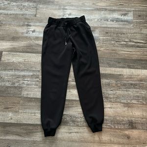 Lululemon on the fly joggers